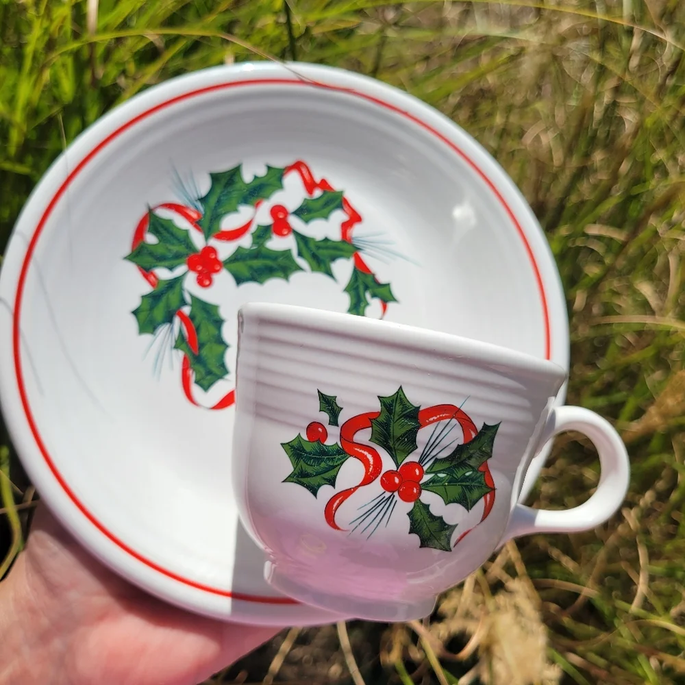 Fiesta Holly Berry Ribbon Coffee Tea Cups & Salad Bread Plates (2)  Napkin Rings